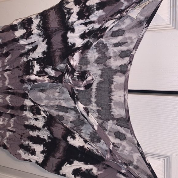 SUPER CUTE ROMPER! - Picture 4 of 6